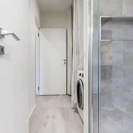 Just Urban - 2br 2 Bathrooms With Balconies -city Life & M5 *