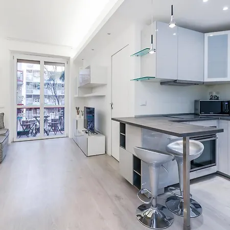 Just Urban - 2br 2 Bathrooms With Balconies -city Life & M5