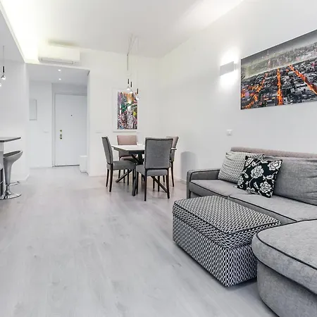Just Urban - 2br 2 Bathrooms With Balconies -city Life & M5 밀라노